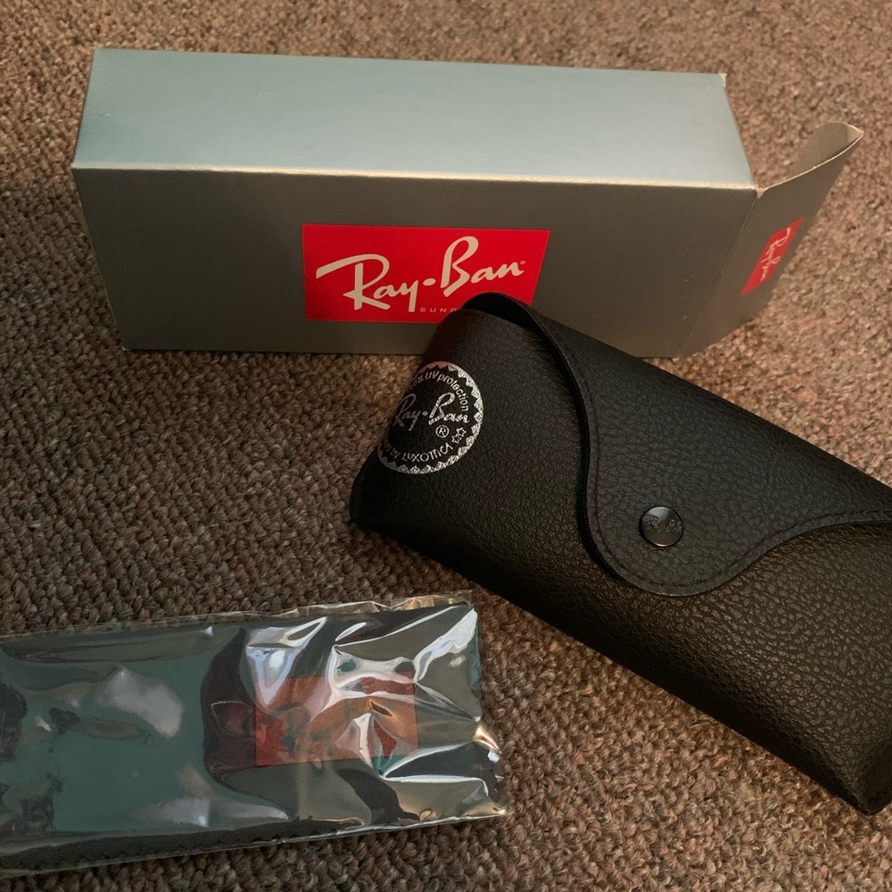 Ray-Ban Case!